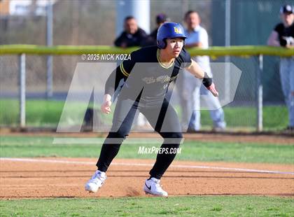 Thumbnail 3 in Warren vs. La Mirada photogallery.