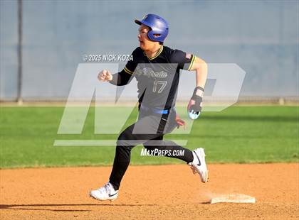 Thumbnail 2 in Warren vs. La Mirada photogallery.
