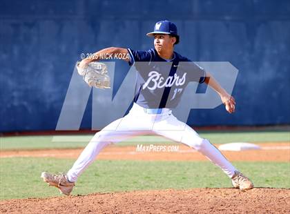 Thumbnail 3 in Warren vs. La Mirada photogallery.