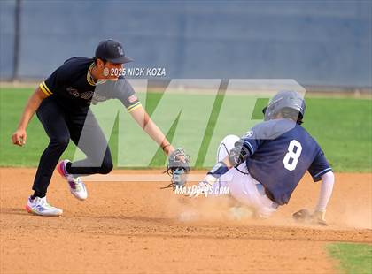 Thumbnail 3 in Warren vs. La Mirada photogallery.