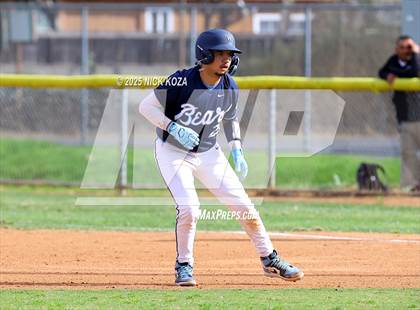 Thumbnail 2 in Warren vs. La Mirada photogallery.