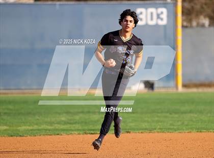 Thumbnail 1 in Warren vs. La Mirada photogallery.