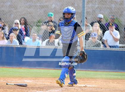 Thumbnail 2 in Warren vs. La Mirada photogallery.