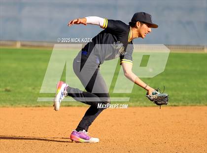 Thumbnail 2 in Warren vs. La Mirada photogallery.