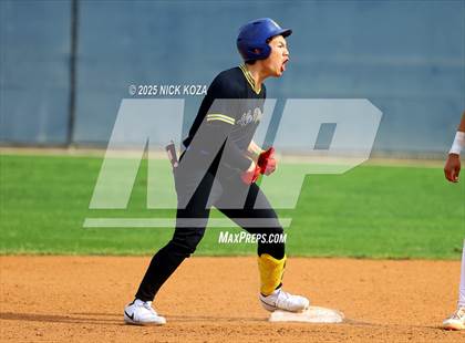Thumbnail 2 in Warren vs. La Mirada photogallery.