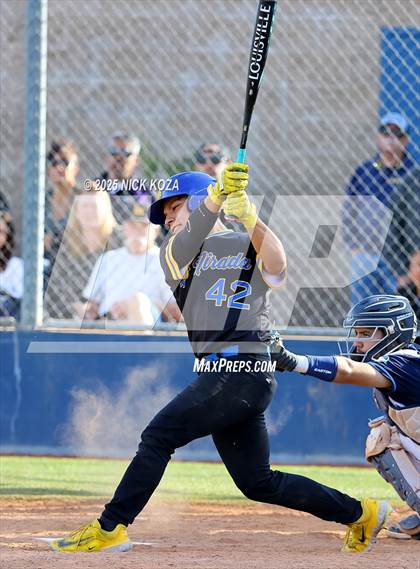 Thumbnail 2 in Warren vs. La Mirada photogallery.