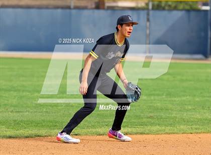 Thumbnail 3 in Warren vs. La Mirada photogallery.