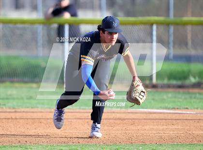 Thumbnail 3 in Warren vs. La Mirada photogallery.