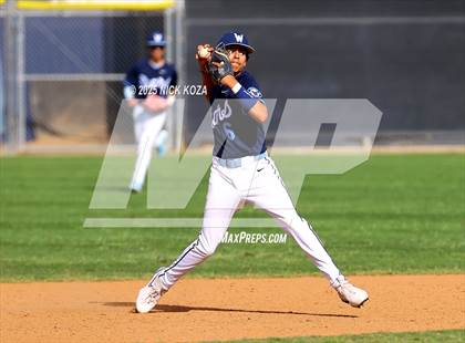 Thumbnail 2 in Warren vs. La Mirada photogallery.