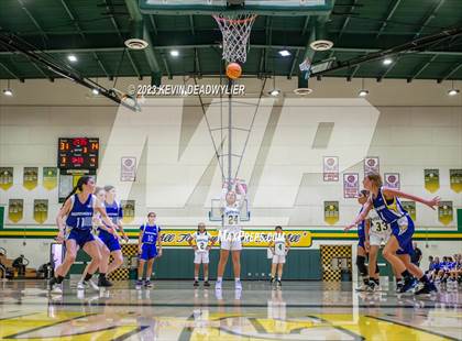 Thumbnail 1 in Nordhoff @ Moorpark photogallery.