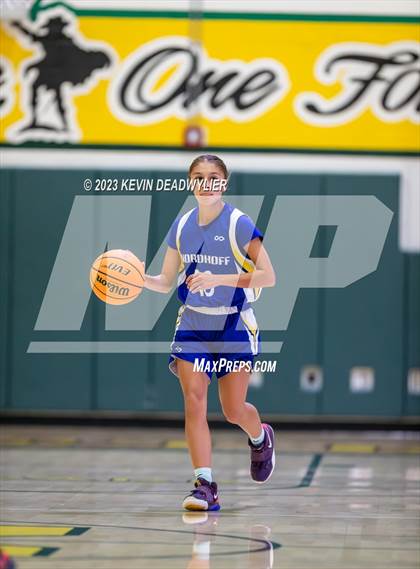 Thumbnail 1 in Nordhoff @ Moorpark photogallery.