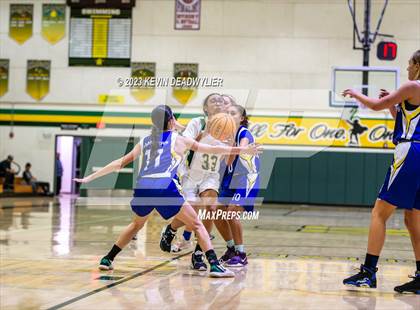Thumbnail 1 in Nordhoff @ Moorpark photogallery.