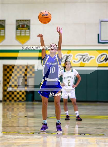Thumbnail 2 in Nordhoff @ Moorpark photogallery.