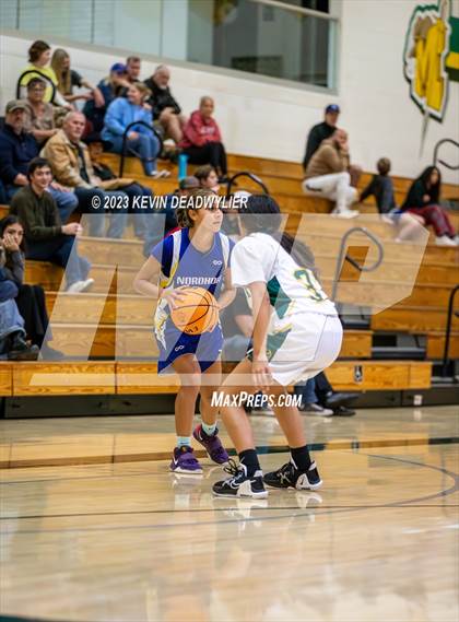Thumbnail 2 in Nordhoff @ Moorpark photogallery.