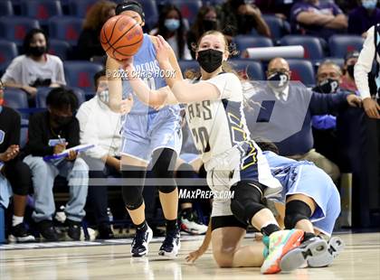 Thumbnail 1 in Pueblo vs Flowing Wells (MLK Basketball  Classic) photogallery.