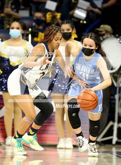Thumbnail 3 in Pueblo vs Flowing Wells (MLK Basketball  Classic) photogallery.