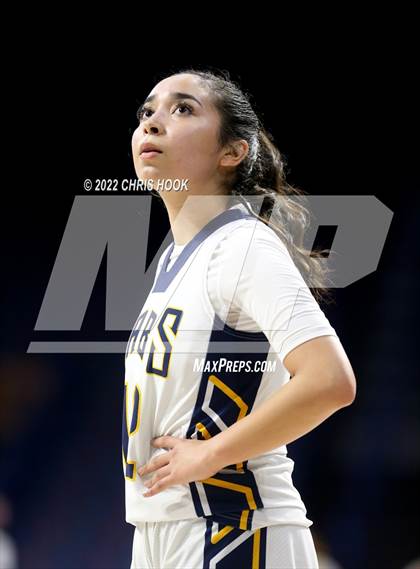 Thumbnail 3 in Pueblo vs Flowing Wells (MLK Basketball  Classic) photogallery.