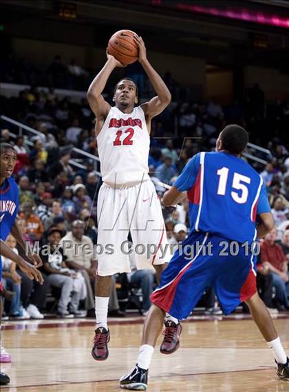 Thumbnail 1 in Washington vs. Westchester (CIF LA City D1 Semifinal) photogallery.