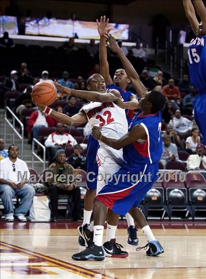 Thumbnail 1 in Washington vs. Westchester (CIF LA City D1 Semifinal) photogallery.