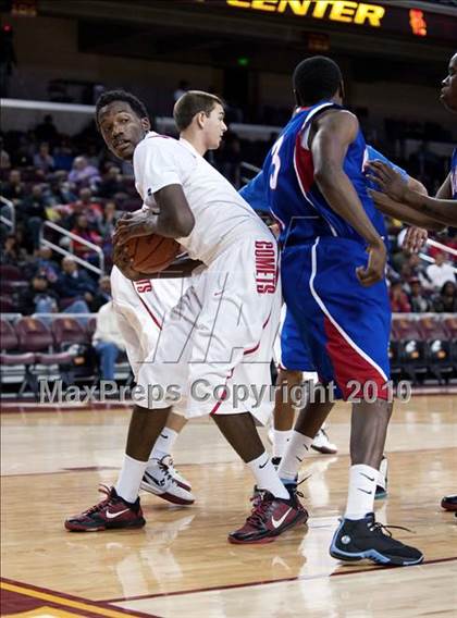 Thumbnail 3 in Washington vs. Westchester (CIF LA City D1 Semifinal) photogallery.