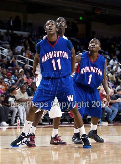 Thumbnail 1 in Washington vs. Westchester (CIF LA City D1 Semifinal) photogallery.