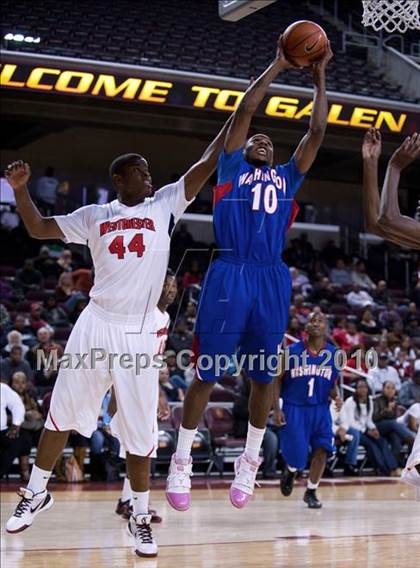 Thumbnail 1 in Washington vs. Westchester (CIF LA City D1 Semifinal) photogallery.