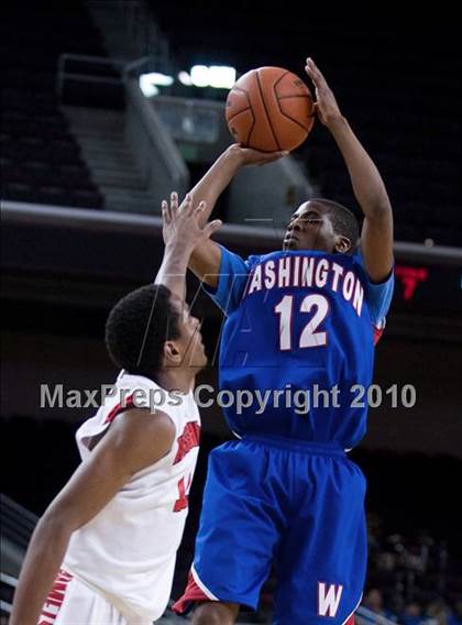 Thumbnail 1 in Washington vs. Westchester (CIF LA City D1 Semifinal) photogallery.