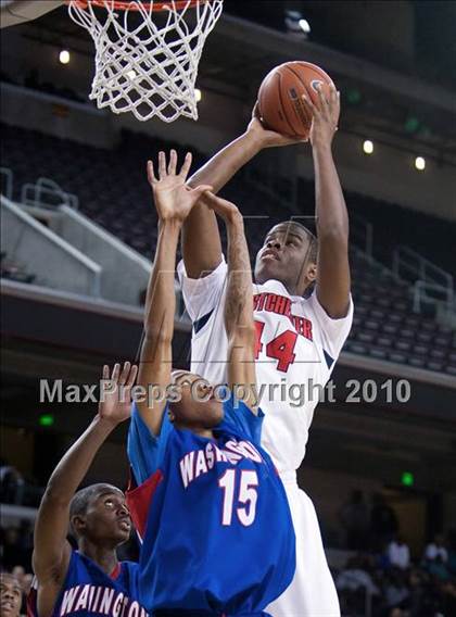 Thumbnail 1 in Washington vs. Westchester (CIF LA City D1 Semifinal) photogallery.