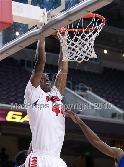 Thumbnail 1 in Washington vs. Westchester (CIF LA City D1 Semifinal) photogallery.