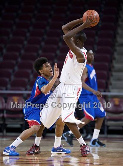 Thumbnail 2 in Washington vs. Westchester (CIF LA City D1 Semifinal) photogallery.