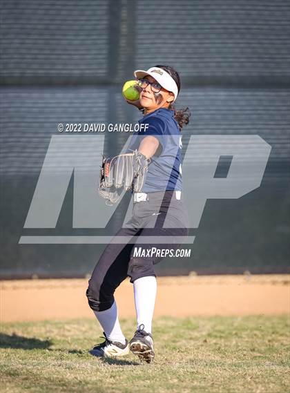 Thumbnail 2 in San Juan Hills vs JSerra Catholic (Scrimmage) photogallery.