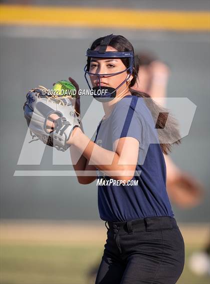 Thumbnail 2 in San Juan Hills vs JSerra Catholic (Scrimmage) photogallery.