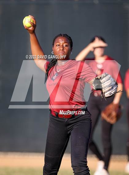 Thumbnail 3 in San Juan Hills vs JSerra Catholic (Scrimmage) photogallery.