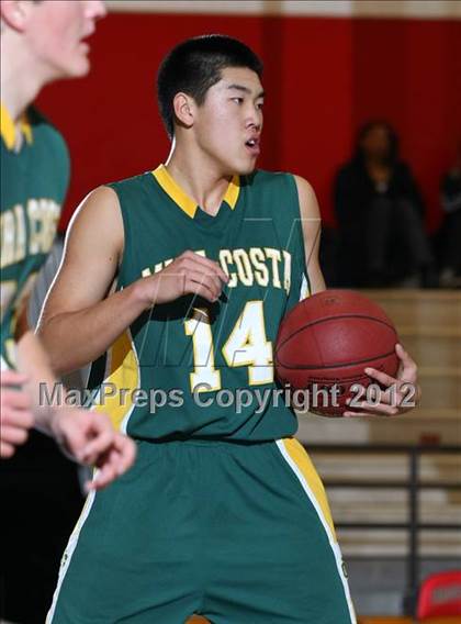 Thumbnail 2 in Mira Costa vs. South Torrance (Hilltop Classic) photogallery.