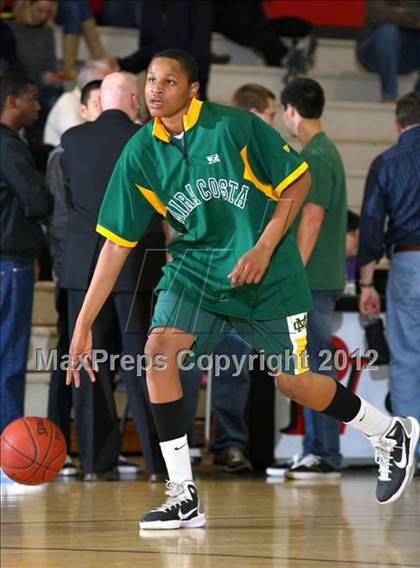 Thumbnail 2 in Mira Costa vs. South Torrance (Hilltop Classic) photogallery.