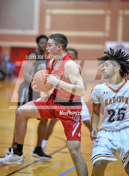 Thumbnail 3 in SAAABC Class 6A Boys High School All Star Game photogallery.