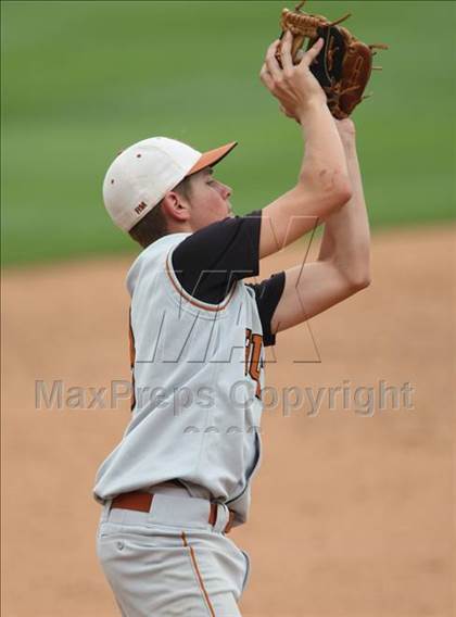 Thumbnail 3 in Lake Travis vs. Hutto (4A Region 4 Quarterfinals) photogallery.