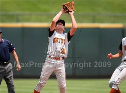 Thumbnail 3 in Lake Travis vs. Hutto (4A Region 4 Quarterfinals) photogallery.