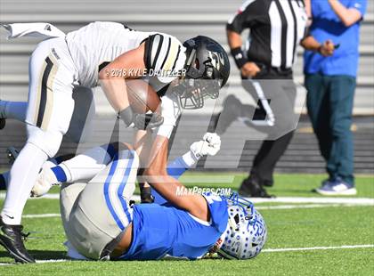 Thumbnail 2 in Connally vs. Pleasant Grove (UIL 4A Division 2 Region 2 Area) photogallery.
