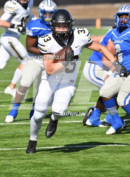 Thumbnail 2 in Connally vs. Pleasant Grove (UIL 4A Division 2 Region 2 Area) photogallery.