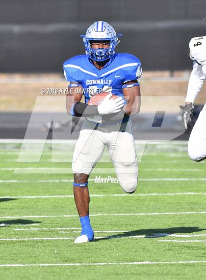Thumbnail 2 in Connally vs. Pleasant Grove (UIL 4A Division 2 Region 2 Area) photogallery.