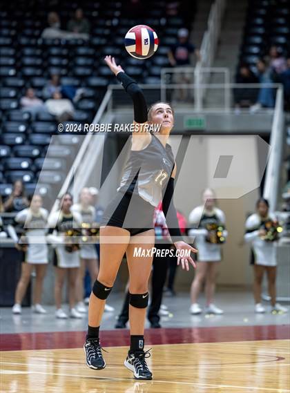 Thumbnail 3 in Goliad vs. Bushland (UIL 3A Volleyball Division 1 Final) photogallery.