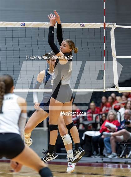Thumbnail 1 in Goliad vs. Bushland (UIL 3A Volleyball Division 1 Final) photogallery.