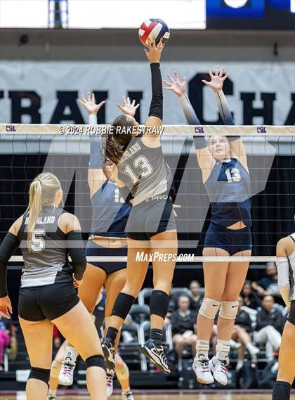 Thumbnail 1 in Goliad vs. Bushland (UIL 3A Volleyball Division 1 Final) photogallery.