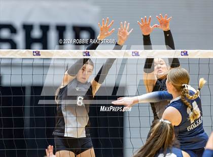 Thumbnail 2 in Goliad vs. Bushland (UIL 3A Volleyball Division 1 Final) photogallery.