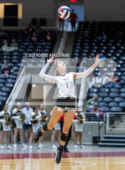 Thumbnail 1 in Goliad vs. Bushland (UIL 3A Volleyball Division 1 Final) photogallery.