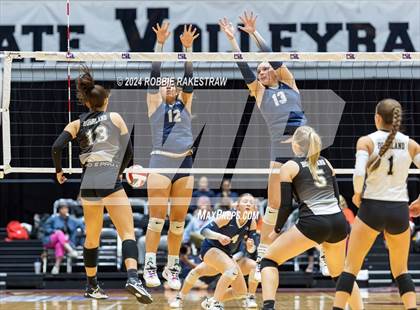 Thumbnail 2 in Goliad vs. Bushland (UIL 3A Volleyball Division 1 Final) photogallery.