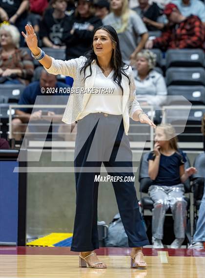 Thumbnail 3 in Goliad vs. Bushland (UIL 3A Volleyball Division 1 Final) photogallery.