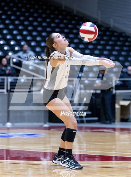 Thumbnail 1 in Goliad vs. Bushland (UIL 3A Volleyball Division 1 Final) photogallery.