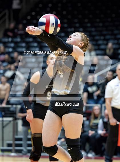 Thumbnail 1 in Goliad vs. Bushland (UIL 3A Volleyball Division 1 Final) photogallery.